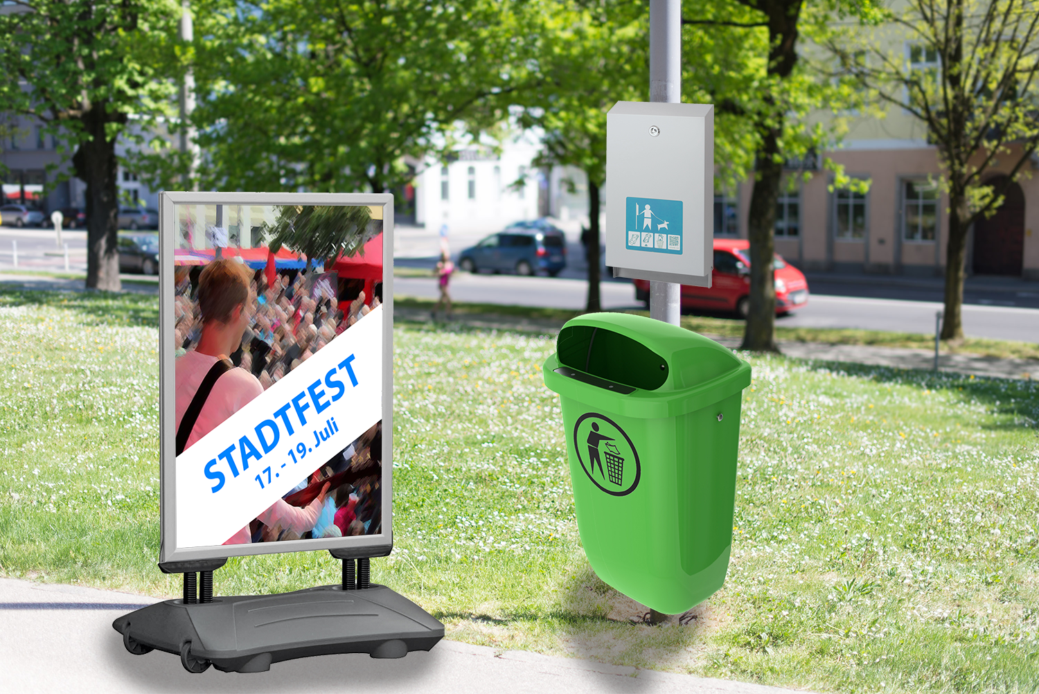 Stadtfest, Werbeschilder, Plakatstand, Abfallbehälter, Parkbereich