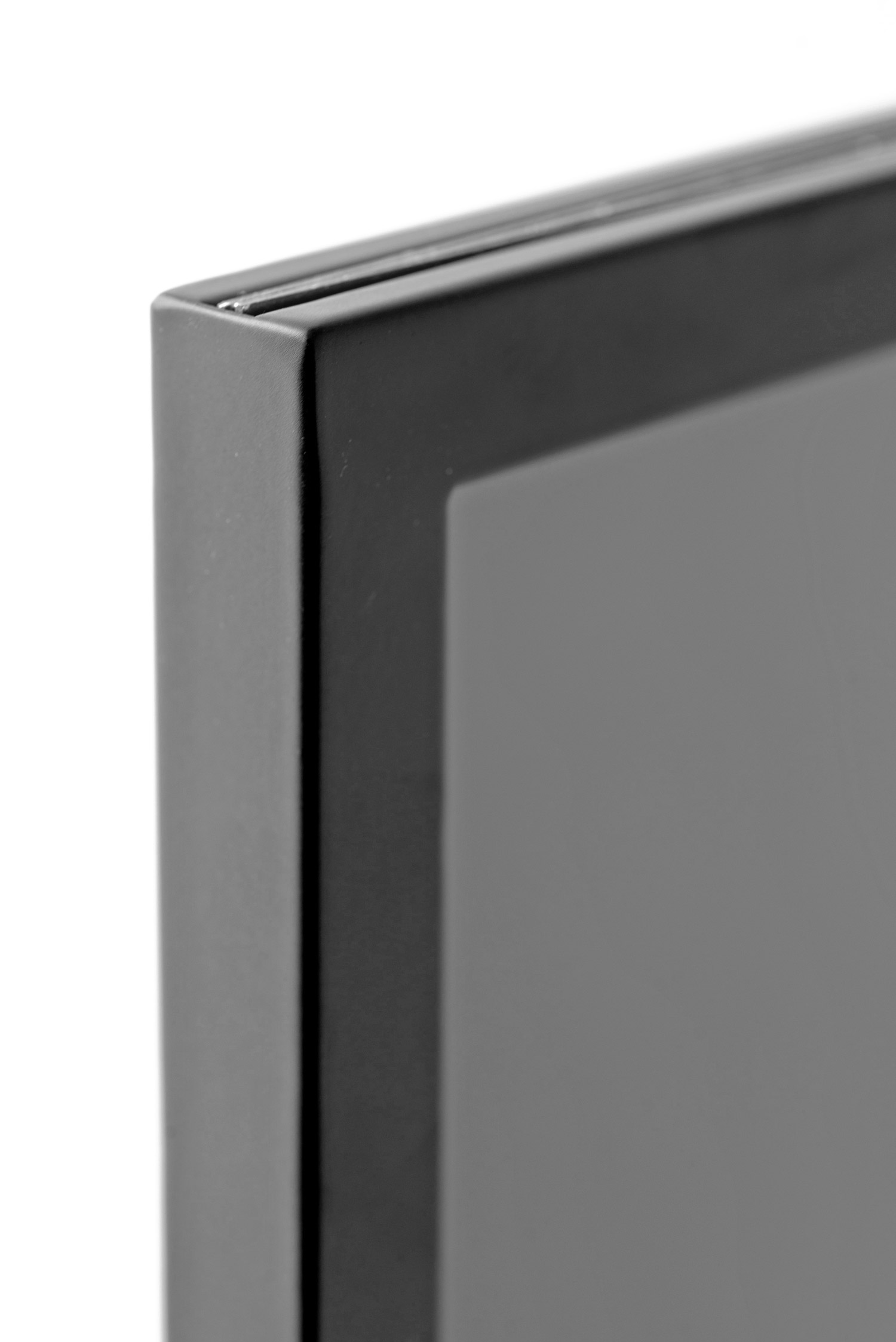 QBLACKPLAKATRAHMENDETAIL
