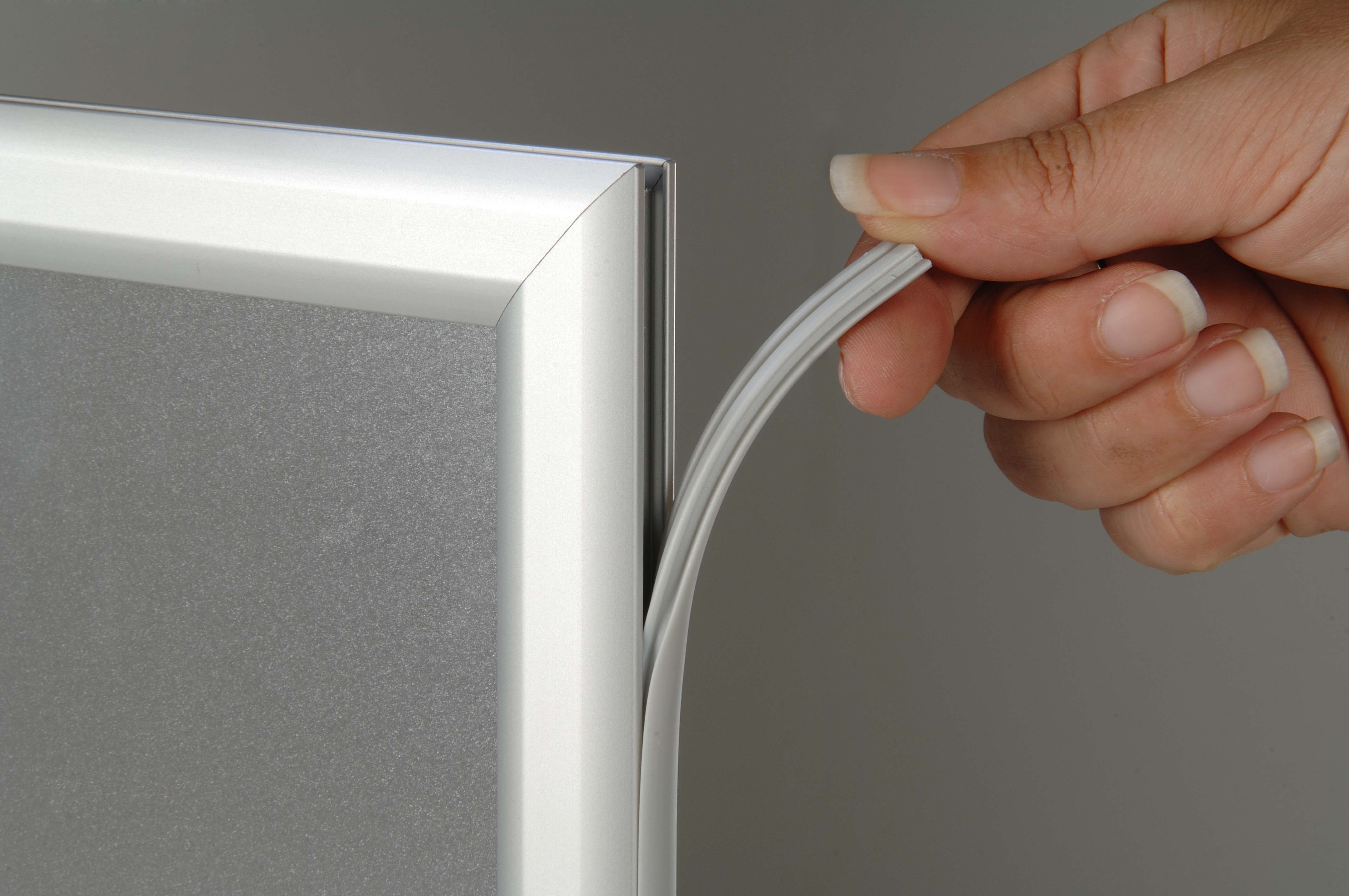 INFOTOPPEREINSCHUBRAHMEN_DICHTVERSCHLOSSEN_0001 INFOTOPPEREINSCHUBRAHMEN_DICHTVERSCHLOSSEN